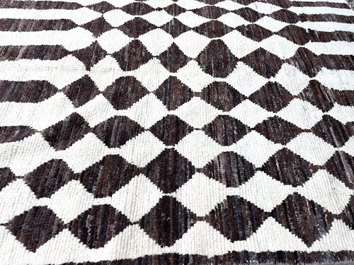 A vintage handmade Beni Ouarian diamond chequerboard and line pattern, Berber rug