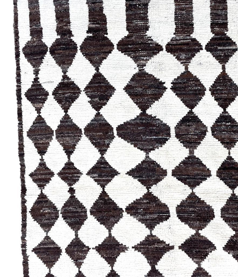 A vintage handmade Beni Ouarian diamond chequerboard and line pattern, Berber rug